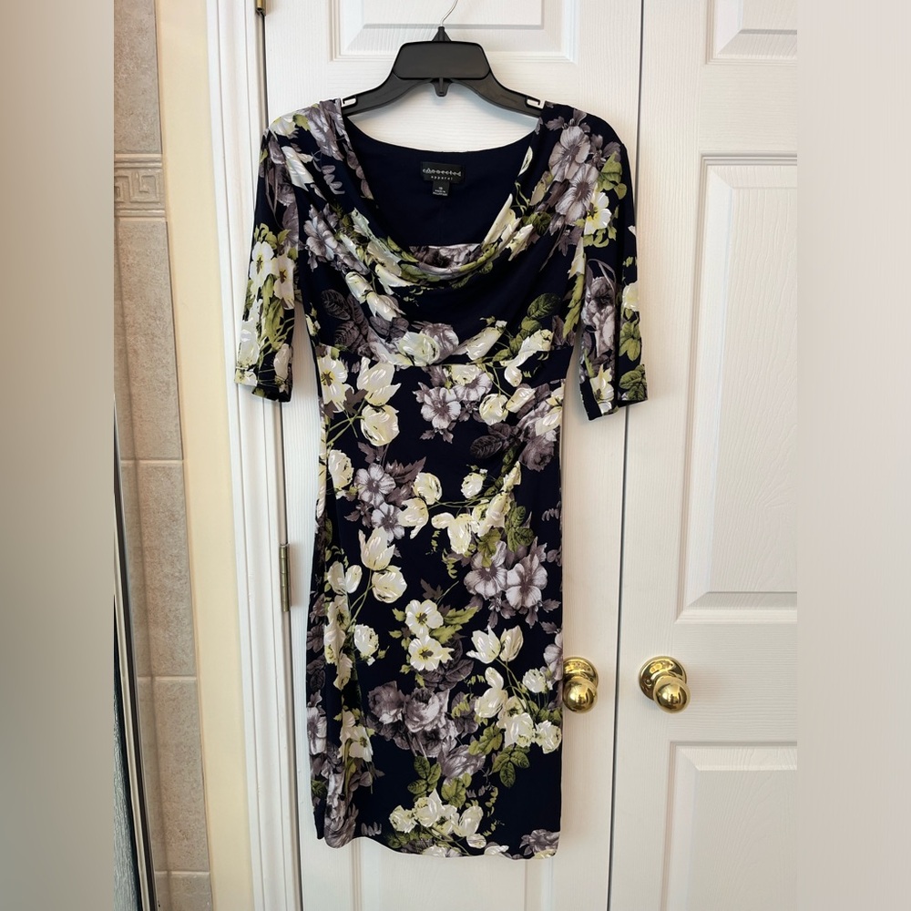 Beautiful spring dress 🌷 size S also fits size M.